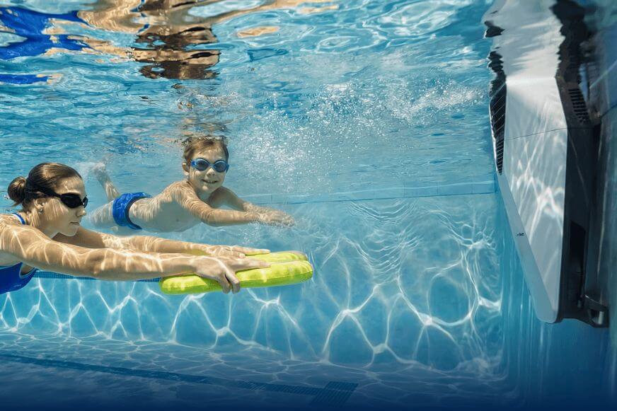 iGarden Swim Jet X Series Underwater Mode im Gartenpool erzeugt Breite, gleichmäßige Strömung für Schwimmer.